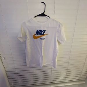white nike tee youth large